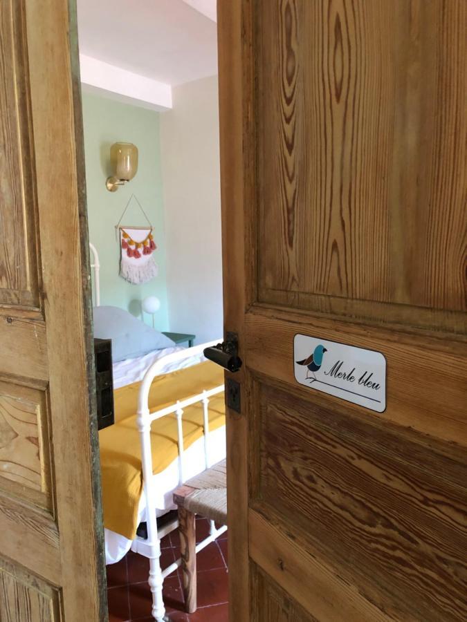 L'Oiseau Bleu Rollier Bed & Breakfast Roubia Exterior foto