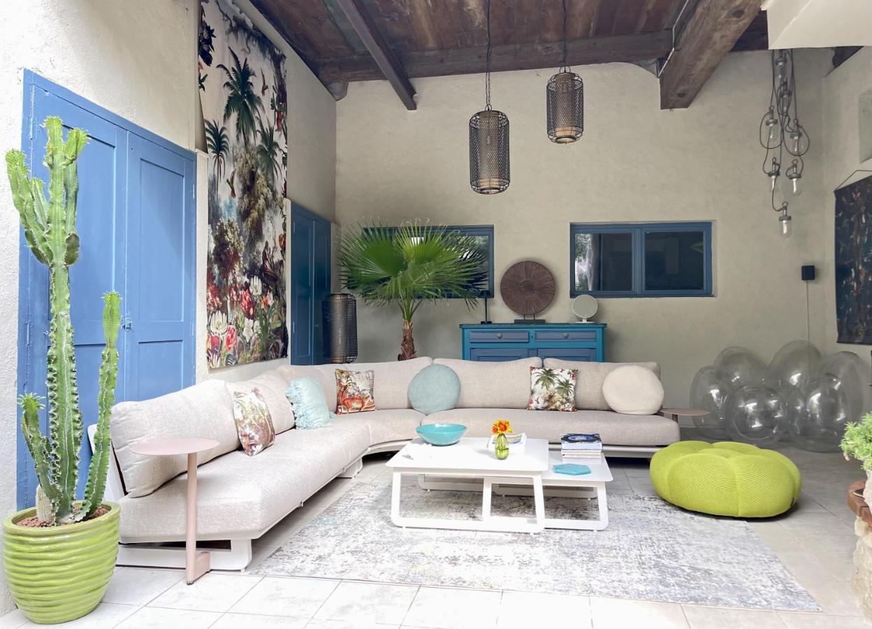 L'Oiseau Bleu Rollier Bed & Breakfast Roubia Exterior foto